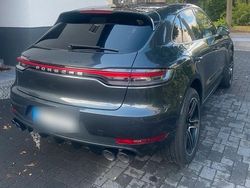 Grau Gebraucht 2018 Porsche Macan SUV | 43.500 € (Teuer)
