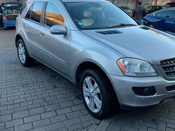 Silber Gebraucht 2007 Mercedes ML320 SUV | 2.800 €