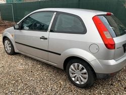 Grau Gebraucht 2004 Ford Fiesta Kleinwagen | 699 € (Guter Preis)