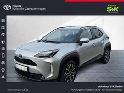 Shimmering silver metallic Gebraucht 2024 Toyota Yaris Hybrid Kleinwagen | 27.750 €