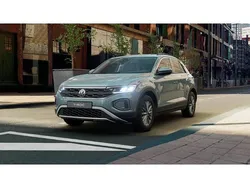Petroleum blue metallic (metallic) Gebraucht 2024 VW T-Roc Life SUV | 22.930 € (Guter Preis)