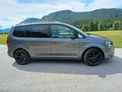 Grau Gebraucht 2012 VW Touran Highline Van / Kleinbus | 9.800 € (Etwas zu teuer)