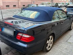 Blau Gebraucht 2002 Mercedes CLK230 Cabrio | 2.000 €