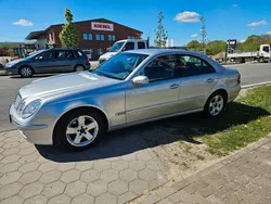 Silber Gebraucht 2002 Mercedes E220 Limousine | 2.990 € (Teuer)