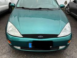 Grün Gebraucht 2001 Ford Focus Zetec Kombi | 1.999 € (Teuer)