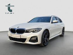 Weiß Gebraucht 2021 BMW 330e M Sport Kombi | 29.690 € (Fairer Preis)
