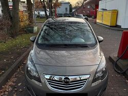 Grau Gebraucht 2010 Opel Meriva Van / Kleinbus | 4.000 € (Fairer Preis)