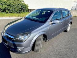 Grau Gebraucht 2005 Opel Astra Limousine | 1.800 €