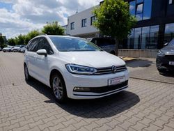 Weiß Gebraucht 2024 VW Touran S Van / Kleinbus | 32.999 € (Fairer Preis)