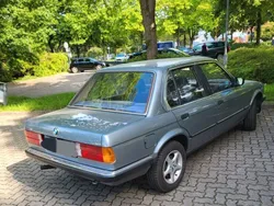 Blau Gebraucht 1985 BMW 324 Limousine | 10.900 €