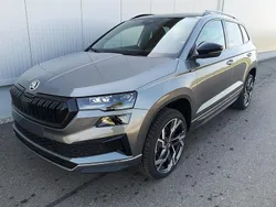 Stahlgrau metallic Neu 2025 Skoda Karoq SportLine SUV | 45.990 €