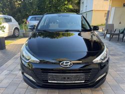 Schwarz Gebraucht 2016 Hyundai i20 Active Limousine | 7.600 € (Fairer Preis)