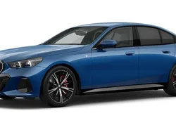 Blau Neu 2025 BMW 520 Comfort Edition Limousine | 86.520 €