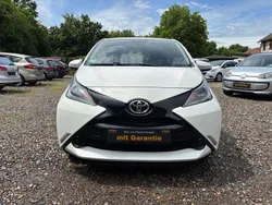 Weiß Gebraucht 2018 Toyota Aygo X-play Kleinwagen | 6.950 € (Guter Preis)