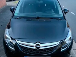 Schwarz Gebraucht 2014 Opel Zafira Tourer Van / Kleinbus | 7.390 € (Fairer Preis)