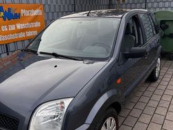 Grau Gebraucht 2004 Ford Fusion Limousine | 2.600 € (Etwas zu teuer)