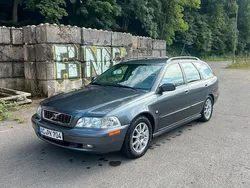 Grau Gebraucht 2004 Volvo V40 Kombi | 1.900 €