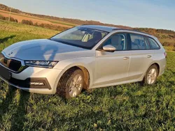 Silber Gebraucht 2021 Skoda Octavia Ambition Kombi | 20.900 € (Guter Preis)