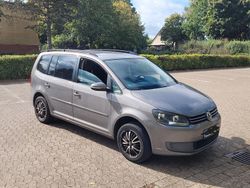 Grau Gebraucht 2010 VW Touran Comfortline Van / Kleinbus | 3.700 €