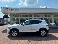 Weiß Gebraucht 2024 Volvo XC40 Core SUV | 35.850 € (Fairer Preis)
