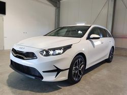 Casaweiß casaweiß Gebraucht 2024 Kia Ceed Sportswagon Kombi | 26.624 € (Fairer Preis)