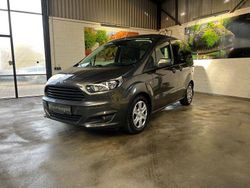 Gebraucht 2017 Ford Tourneo Courier Trend Van / Kleinbus | 11.390 € (Guter Preis)