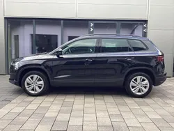 Black magic perleffekt Gebraucht 2024 Skoda Karoq Selection SUV | 31.950 € (Fairer Preis)