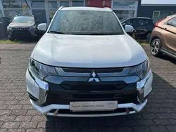 Perlmuttweiss (p) Gebraucht 2021 Mitsubishi Outlander P-HEV Plus SUV | 25.990 € (Fairer Preis)