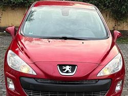 Rot Gebraucht 2009 Peugeot 308 Limousine | 2.990 € (Fairer Preis)
