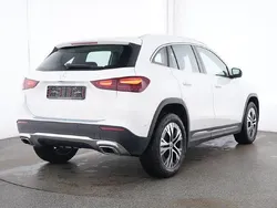 Weiss polarweiss Gebraucht 2024 Mercedes GLA200 Progressive SUV | 36.840 € (Superpreis)