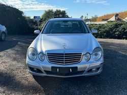 Silber Gebraucht 2006 Mercedes E200 Limousine | 3.990 €