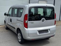 Silber Gebraucht 2012 Opel Combo Family Van / Kleinbus | 5.490 €