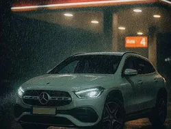 Weiß Gebraucht 2021 Mercedes GLA250 AMG line SUV | 29.300 €