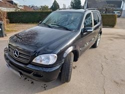 Schwarz Gebraucht 2004 Mercedes ML270 SUV | 2.490 €