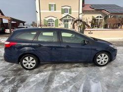 Blau Gebraucht 2014 Ford Focus Ambiente Limousine | 4.700 € (Guter Preis)