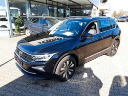 Deep black perleffekt (metallic) Gebraucht 2023 VW Tiguan Move SUV | 28.290 € (Guter Preis)