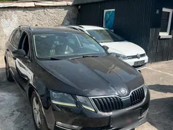 Schwarz Gebraucht 2018 Skoda Octavia Kombi | 8.900 € (Superpreis)