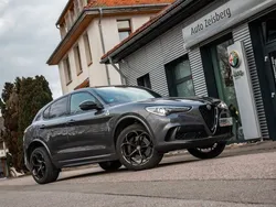 Grau Gebraucht 2023 Alfa Romeo Stelvio Quadrifoglio SUV | 62.900 € (Fairer Preis)