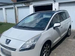 Weiß Gebraucht 2010 Peugeot 5008 Premium Van / Kleinbus | 3.000 € (Fairer Preis)