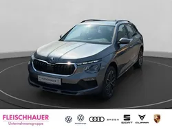 Raceblau metallic Neu 2025 Skoda Kamiq Tour SUV | 33.990 €