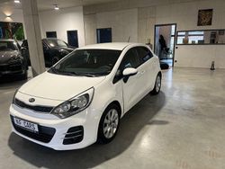 Weiß Gebraucht 2016 Kia Rio DREAM-TEAM Edition Limousine | 7.990 € (Fairer Preis)