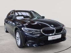 Saphirschwarz metallic Gebraucht 2021 BMW 320e Sport Line Kombi | 26.690 € (Fairer Preis)