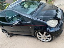 Schwarz Gebraucht 2003 Mercedes A210 AMG Kleinwagen | 1.250 €