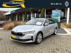Brilliantsilber metallic Gebraucht 2024 Skoda Octavia Selection Kombi | 27.490 € (Guter Preis)