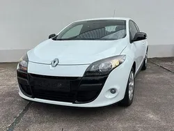 Weiß Gebraucht 2011 Renault Mégane III Coupé | 6.500 € (Etwas zu teuer)