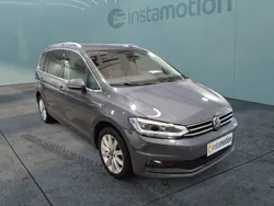 Grau Gebraucht 2024 VW Touran Highline Van / Kleinbus | 39.980 € (Teuer)