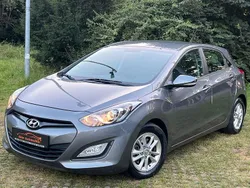 Grau Gebraucht 2012 Hyundai i30 Trend Limousine | 9.990 € (Fairer Preis)
