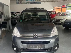 Grau Gebraucht 2017 Citroën Berlingo Shine Van / Kleinbus | 12.950 € (Etwas zu teuer)