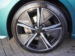 Blau Gebraucht 2024 Peugeot 308 SW GT Kombi | 23.990 €