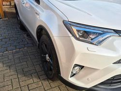 Weiß Gebraucht 2018 Toyota RAV4 Hybrid Team SUV | 21.500 € (Fairer Preis)